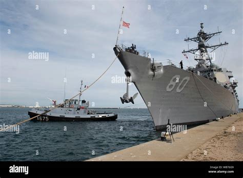 Uss roosevelt ddg80 hi-res stock photography and images - Alamy