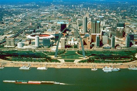 File:St Louis Missouri skyline over arch.jpg - Wikimedia Commons