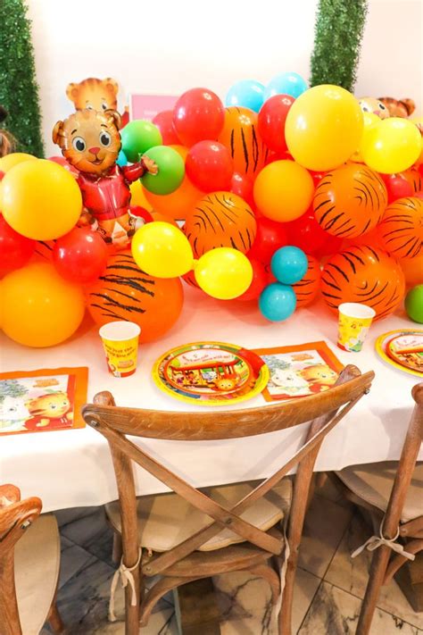 Our Daniel Tiger 1st Birthday Party! ⋆ Brite and Bubbly | Daniel tiger birthday, Daniel tiger ...