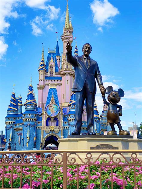 Disneyana Walt Disney World 50th Anniversary Castle Mickey Partner Statue Photo Album NEW ...