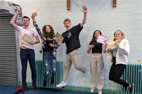 Amery Hill School staff and trustees congratulate GCSE pupils | altonherald.com