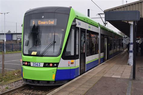 Croydon Tramlink 2562 | Croydon tram, Croydon, Light rail vehicle