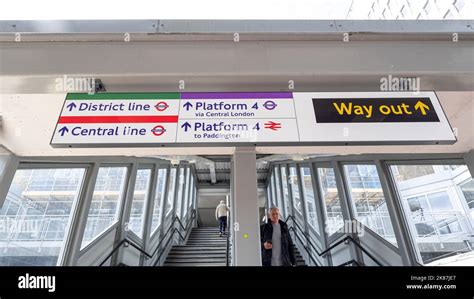 Ealing Broadway - Elizabeth Line Station Stock Photo - Alamy