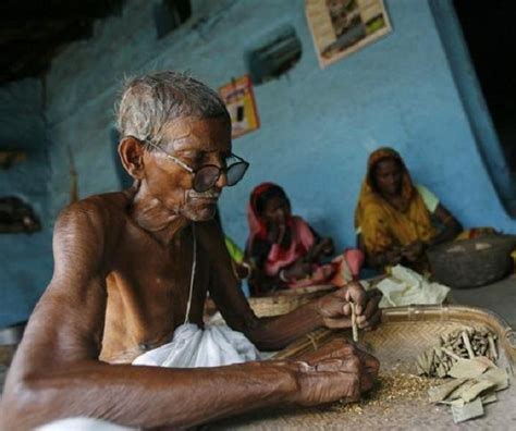 Demonetisation has driven Solapur's beedi workers to loan sharks - Rediff.com Business