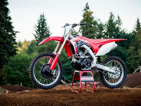 Honda: 2018 CRF250R First Look - Dirt Bikes