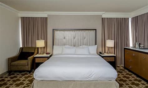 Rooms & Suites | Hilton Niagara Falls