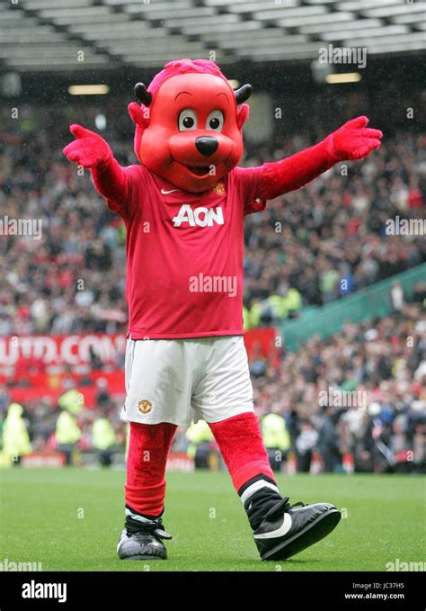 FRED THE RED MANCHESTER UNITED MASCOT OLD TRAFFORD MANCHESTER ENGLAND 19 September 2010 Stock ...