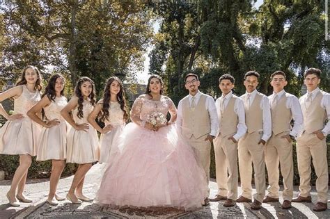 Pin by Maria Vega on Photography Ideas/Equipment | Quinceanera photoshoot, Quince pictures ...