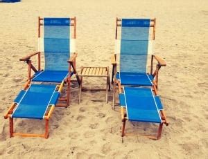 2 white wooden lounge chairs free image | Peakpx