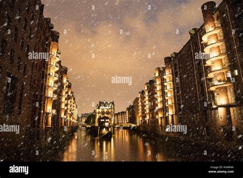 Speicherstadt in Hamburg in Winter Stock Photo - Alamy