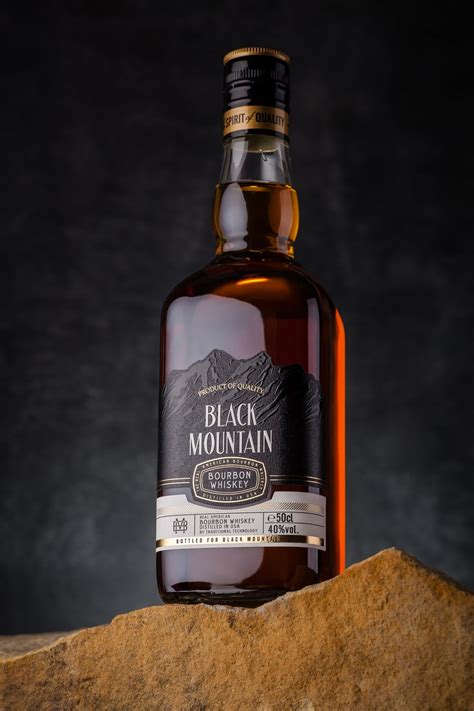 Traditional American Bourbon Whiskey Packaging Design - World Brand ...