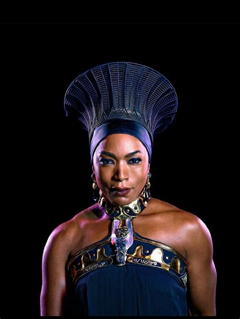 Queen Mother of KingT'Challa & Princess Shuri | Black panther costume ...