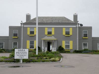 Newport RI Beaches - Sun, sand, live music and lobster rolls!