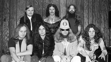 How many people died in Lynyrd Skynyrd crash? How old were the members ...