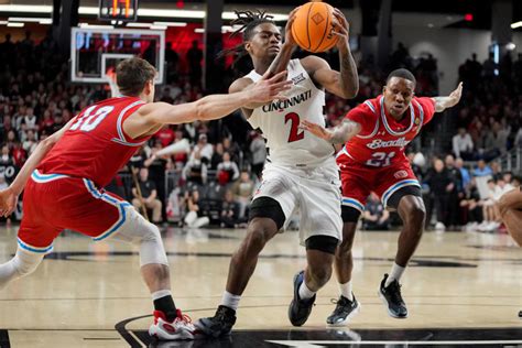 Cincinnati Bearcats basketball beats Bradley in second round of NIT