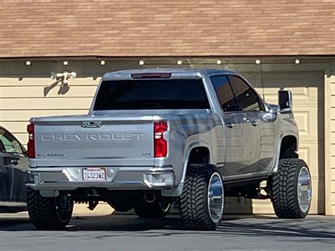 2020 Chevrolet Silverado 2500 HD - 24x14 American Truxx Wheels 35x13.5R24 AMP Tires Rough Country