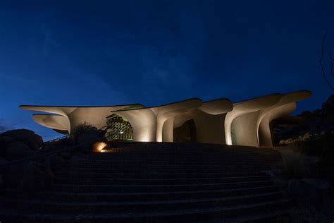 Joshua Tree House perfectly becomes part of the landscape with its rugged shell in California desert