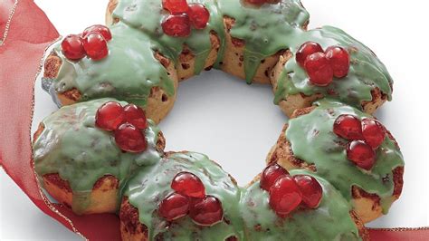 Cinnamon Roll Holiday Wreath recipe from Pillsbury.com