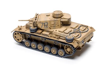 Build review of the Academy PzKpfw III Ausf J scale model armor kit ...