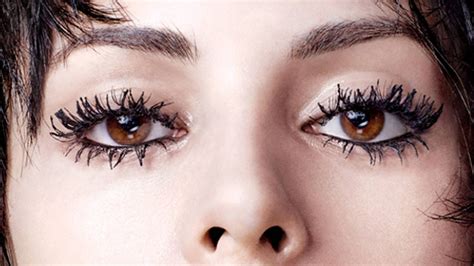 How to fix clumpy mascara #Eye_Makeup | How to apply mascara, Mascara ...