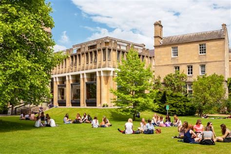 10+ Top UK Universities with the Best Campus Life in 2017- 2018 ...