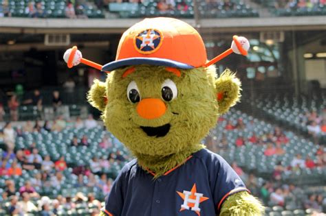 As Astros Win Streak Grows, Fair-Weather Fans Join The Bandwagon ...