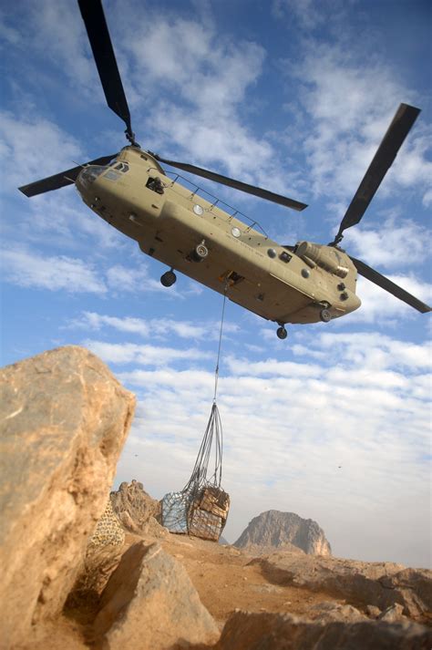 CH-47 CHINOOK HELICOPTER | Article | The United States Army