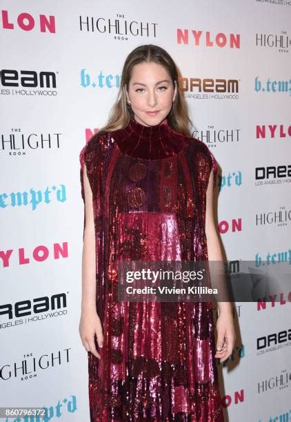 Este Haim Photos Photos and Premium High Res Pictures - Getty Images