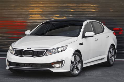 LA Show 2010: KIA Launches Optima Hybrid, Returns 40 mpg Highway | Carscoops