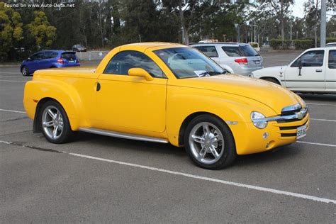 2004 Chevrolet SSR 6.0 i V8 (390 Hp) | Technical specs, data, fuel ...