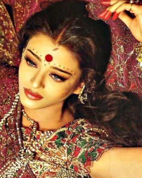 Aishwarya Rai Bachchan in Devdas #Paro | Aishwarya rai, Beautiful ...