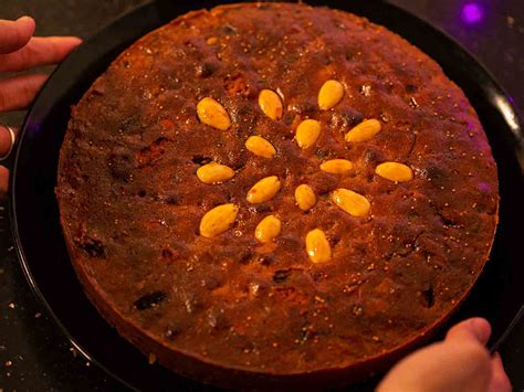 Christmas Fruitcake without Alcohol—detailed recipe with video | Bong ...