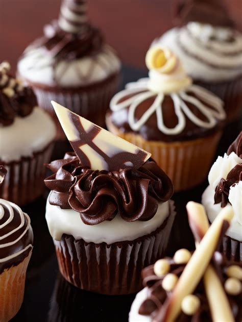 Chocolate cupcakes with amazing decorations! | Chocolate cupcakes ...