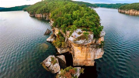 Summersville Lake Lighthouse - Go Wandering