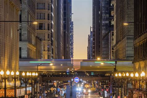 Green Line Train Through Downtown Chicago | A telephoto shot… | Flickr