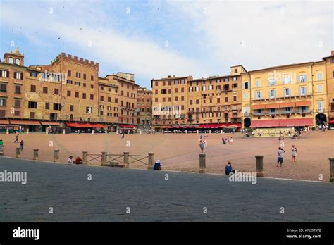 Piazza del Campo, Siena Stock Photo - Alamy