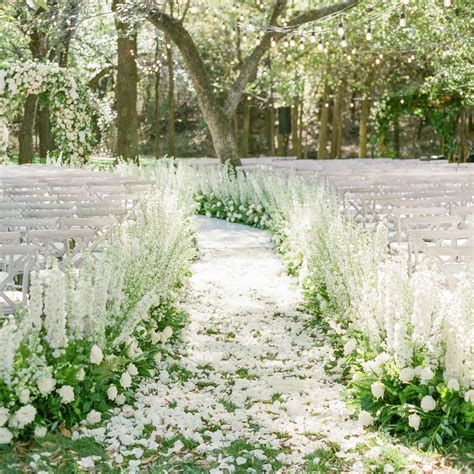 20 All-White Wedding Flower Ideas