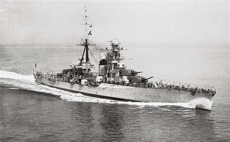 RMN Fiume Italian Navy Heavy Cruiser, 1931. | Barcos, Buque, Italia