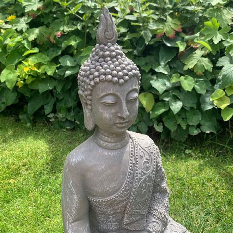 Gartendeko Thai Buddha Kunststein Beton Grau - 29x | wall-art.de