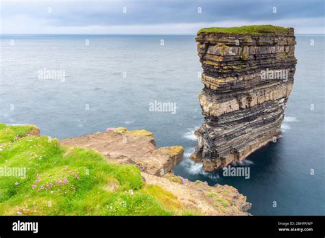 Ireland sea stack stacks hi-res stock photography and images - Alamy