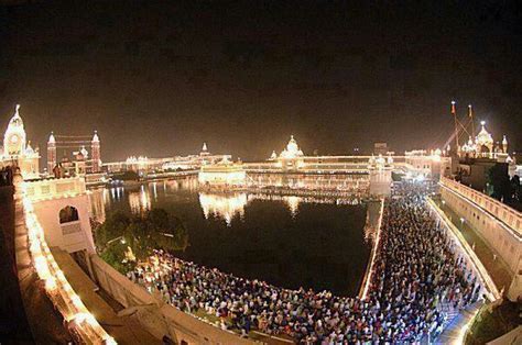 View Of Golden Temple During Diwali - DesiComments.com