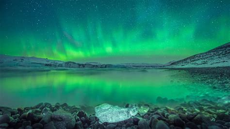 Over Iceland aurora-Windows 10 Theme HD Wallpaper Preview | 10wallpaper.com