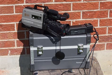 PANASONIC AG-456 S-VHS REPORTER CAMERA FOR RECORDING AND PLAYBACK - Imagine41