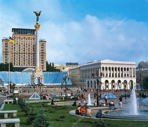 Independence Square in Kiev, Ukraine – Stock Editorial Photo © VLukas ...