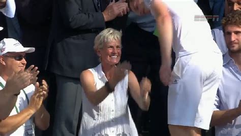 Andy Murray forgot to kiss his mom after winning Wimbledon | For The Win