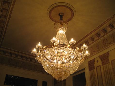 File:New Orleans Garden District Ceiling Chandelier 2.JPG - Wikimedia Commons