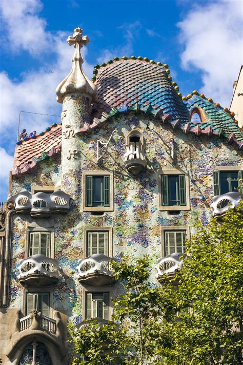 Art Nouveau Architecture, Great Examples & How It Differs from Art Deco