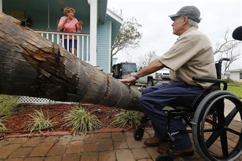 Governor Abbott Wheelchair Why / Texas governor Greg Abbott approves ...