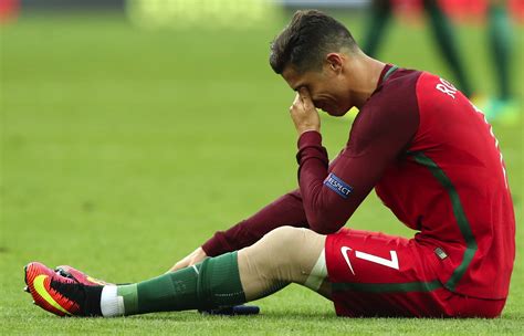 Cristiano Ronaldo suffers heartbreaking injury in Euro 2016 final ...