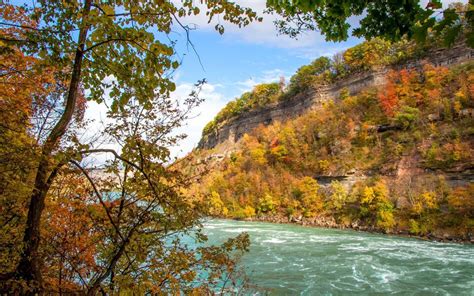 The Epic Niagara Glen Hike: Your Guide to this Top Niagara Falls Trail ...